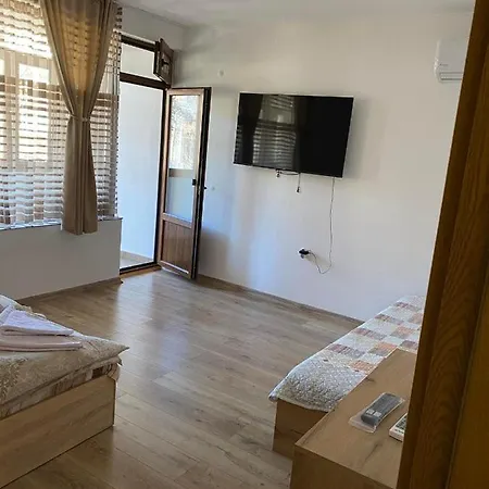 за гости Девин